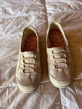 Skechers Women's Cream-Beige Slip-On Elastic Lace Sneakers